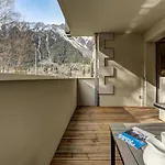 White Pearl Apartment