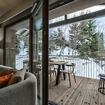 White Pearl Apartment