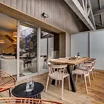 White Pearl Apartment *