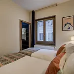 White Pearl Apartment *