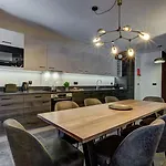 Apartment White Pearl *