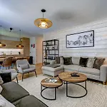 White Pearl Apartment