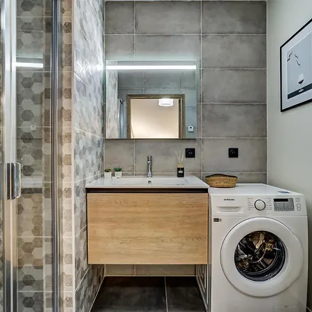 White Pearl Apartment *