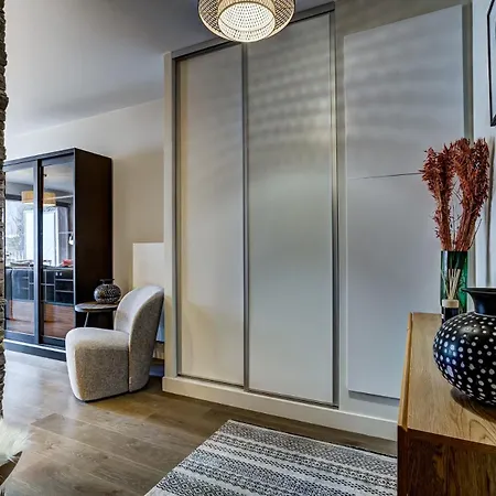 White Pearl Apartment *