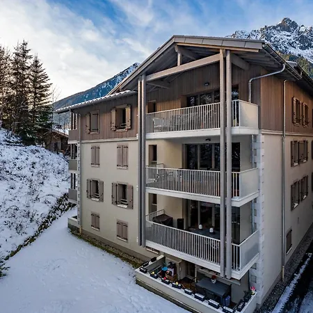 White Pearl Apartment *