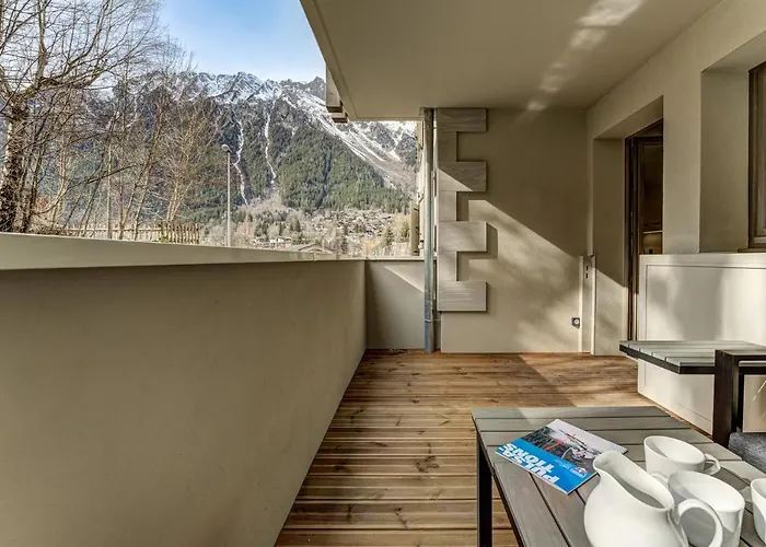 White Pearl Apartment