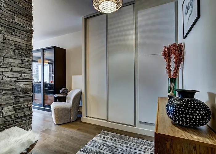 White Pearl Apartment *