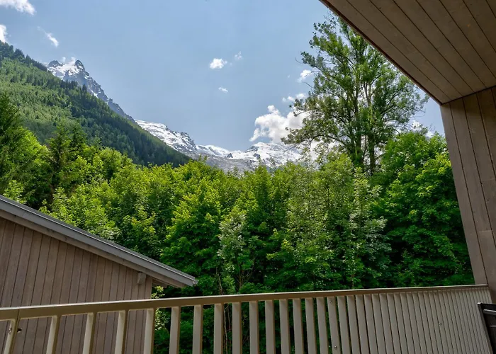 White Pearl Apartment *